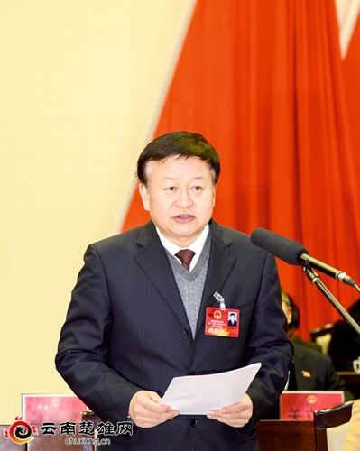 任锦云主持会议。 任锦云主持会议。